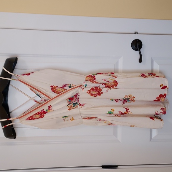 Ready for Summer Strappy Floral Cream Dress With Pockets Size Large - Picture 2 of 12